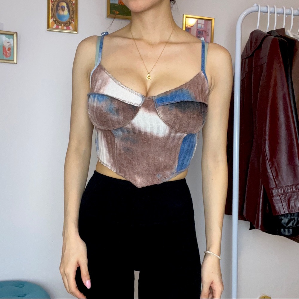 SHEIN Reversed V-Shaped Top